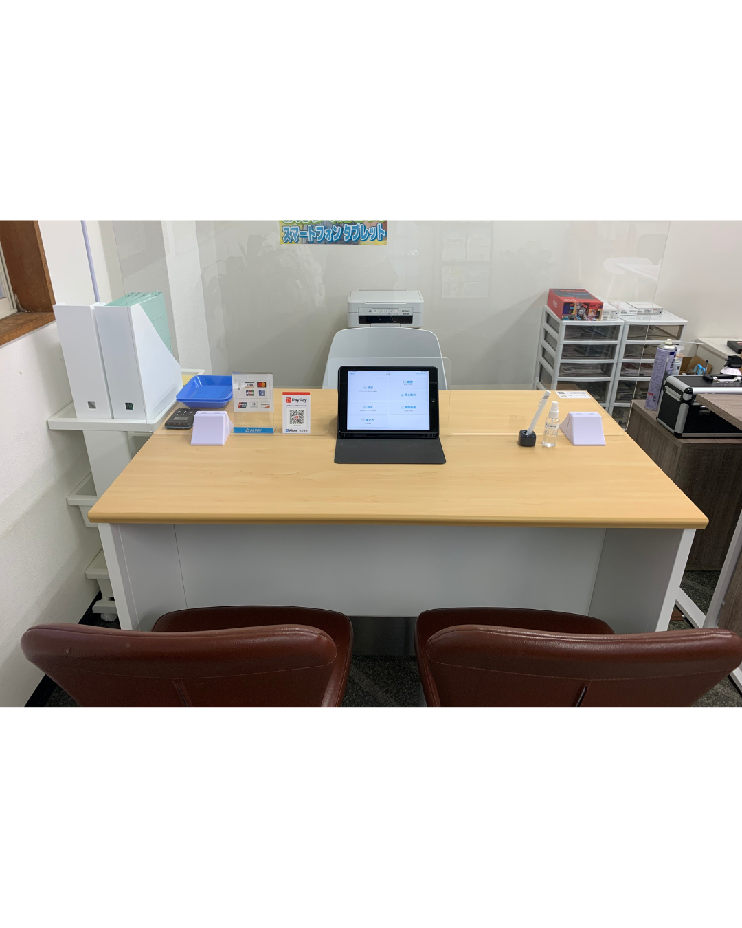 いらっしゃいませ。当店はクレジットカード•QR決済全てご利用可能でございます。