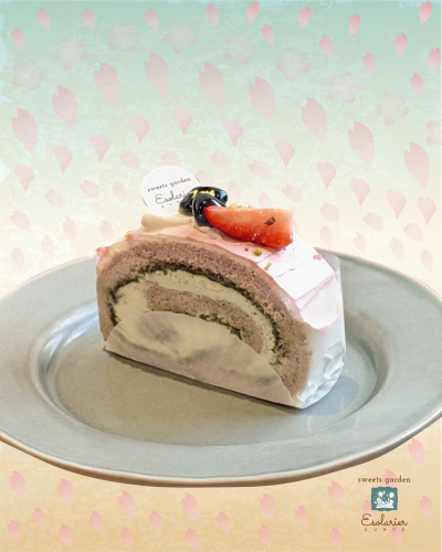 桜と抹茶のロールケーキ1.png