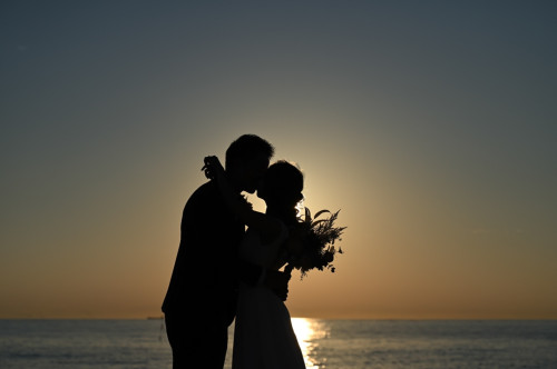 sunset-wedding-photo-kiss.jpg