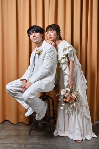 wedding-photo-lean-back-orange-curtain.jpg