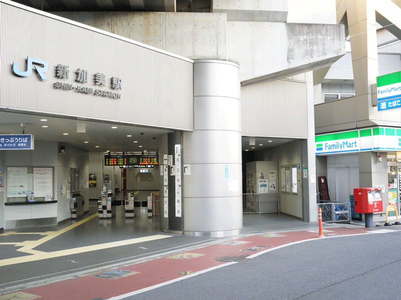 JR新加美駅の駅前です