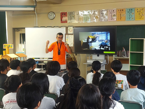 LINE_ALBUM_高棚小学校６年防災教室_250910_3.jpg