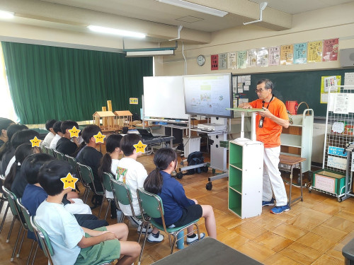 LINE_ALBUM_高棚小学校６年防災教室_250910_5.jpg