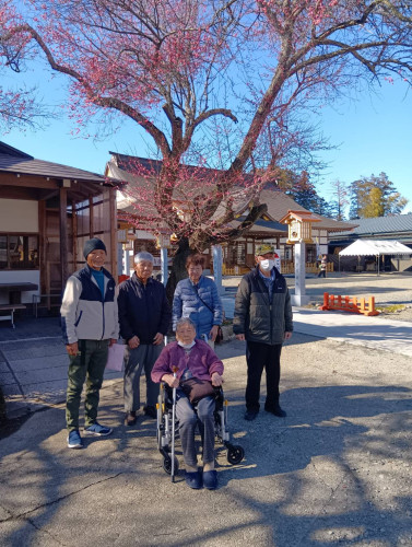 真岡市の大前神社まで、梅の花を見に行きました。当施設から車で40分ほどのお出かけです。