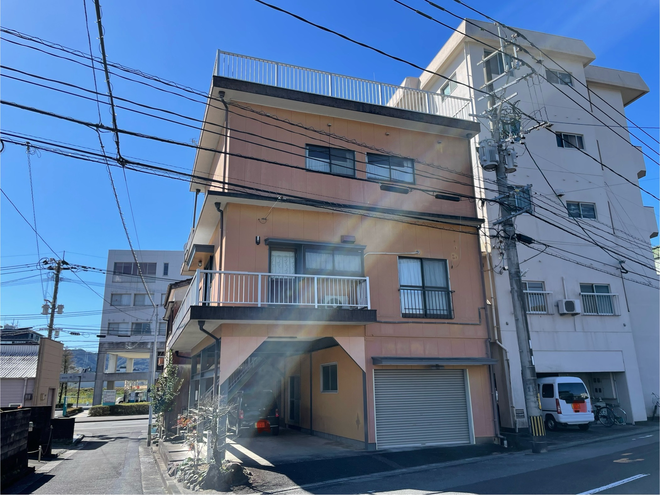 北小路に屋上付3階建て戸建て住宅でました。