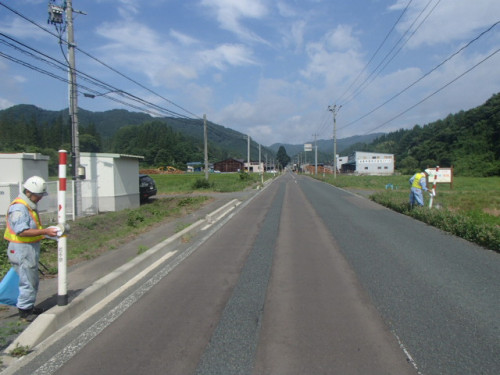 地域貢献＞道路の日（ゴミ拾い・視線誘導標拭き上げ）.JPG