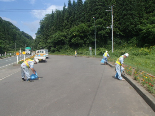 道路の日（ゴミ拾い・視線誘導標拭き上げ ）.JPG