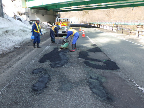 道路維持（舗装穴埋め）.JPG