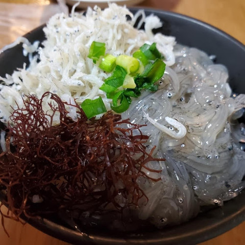 しらすハーフ丼.jpeg