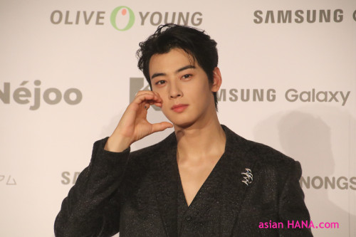 CHA EUN-WOO B 3.jpg