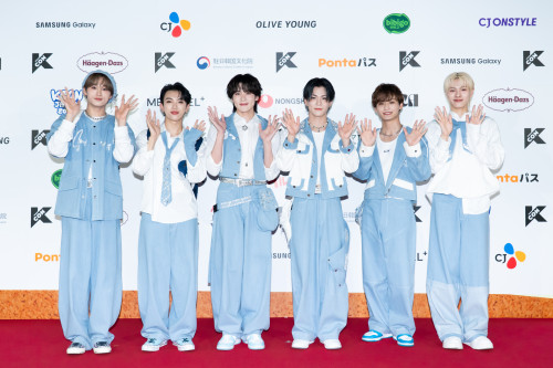 RED CARPET_DXTEEN_(C)CJ ENM (2).jpg