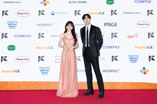 RED CARPET_Choo Young Woo & Cho Yi Hyun_(C)CJ ENM.jpg