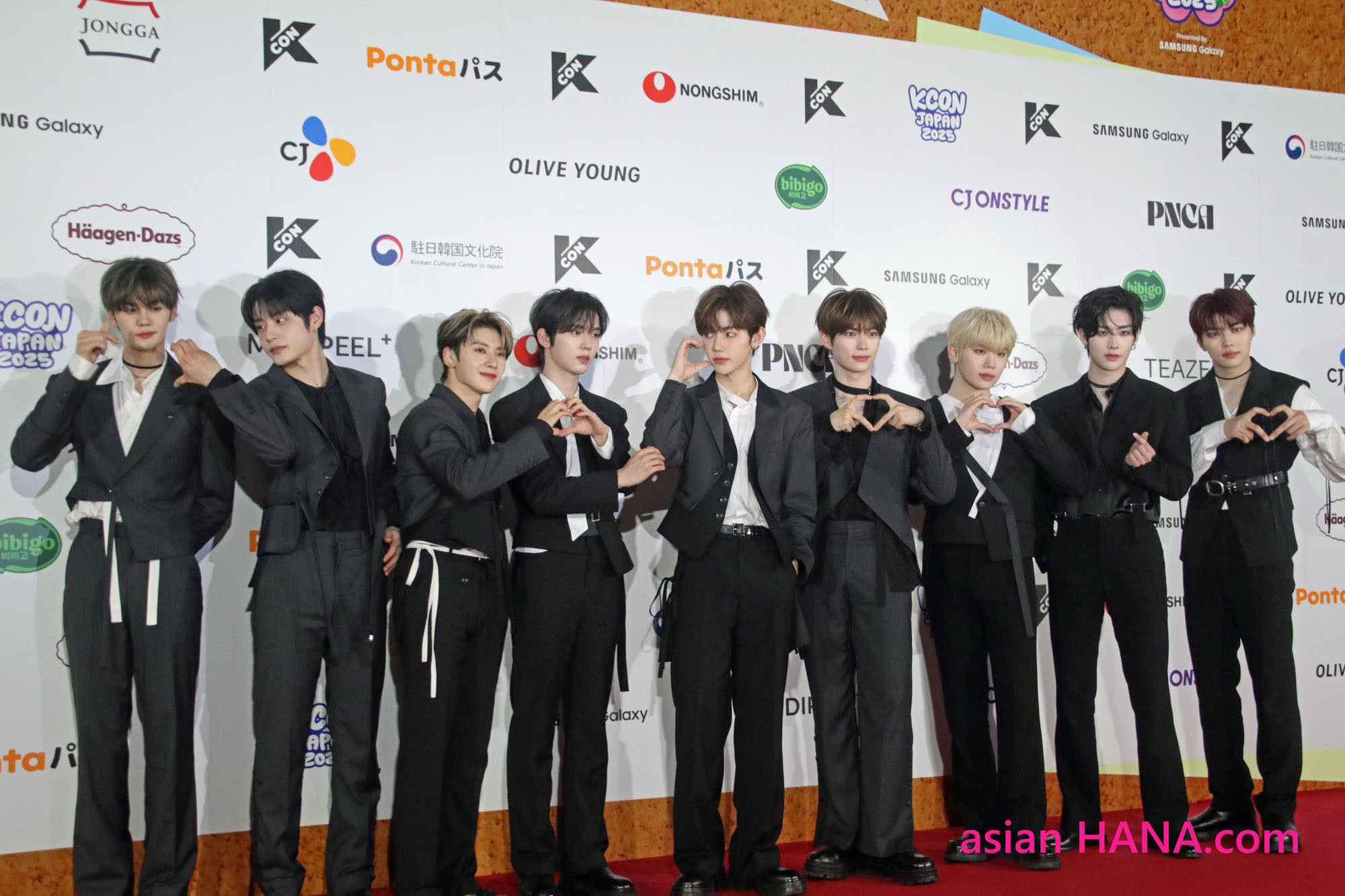 「KCON JAPAN 2025」 5月11日レッドカーペットフォトセッション！ KiiiKiii、ME:I、TWS、ZEROBASEONE　登場！ 