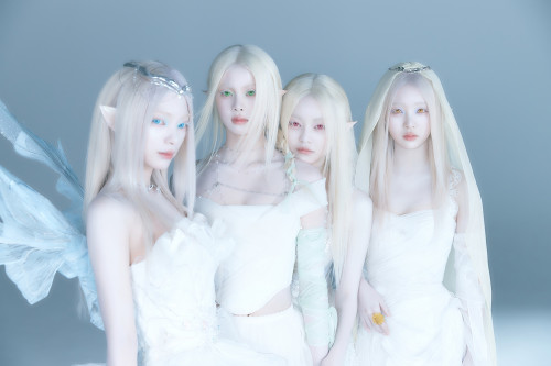 cosmosy_LuckyOne_アーティスト写真_.jpg