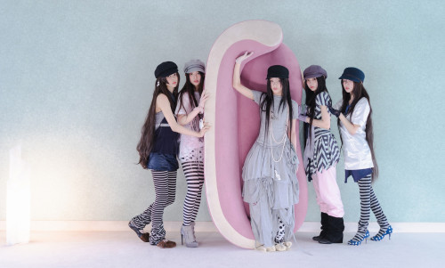 아일릿 bomb PINK BOMB 버전 (1).jpg
