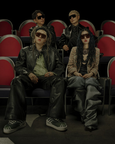 227661_0428_m-flo3126-02 4×5 1080.jpg