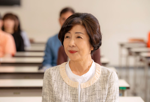 20250616『富士山と、コーヒーと、しあわせの数式』サブ写真②市毛良枝（安藤文子役）.jpg
