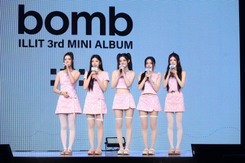 20250617아일릿_bomb 미디어 쇼케이스_인터뷰 (1).jpg