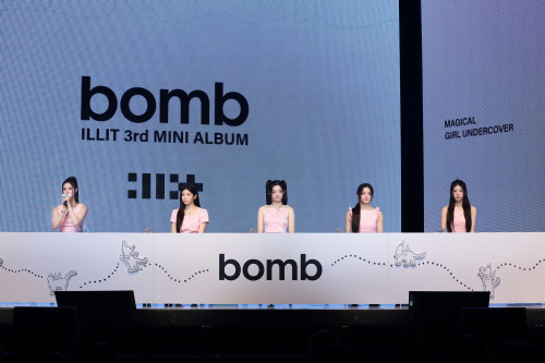 20250617아일릿_bomb 미디어 쇼케이스_인터뷰 (2).jpg