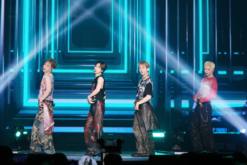 SHINee WORLD Ⅶ [E.S.S.A.Y]＜字幕版＞.jpg