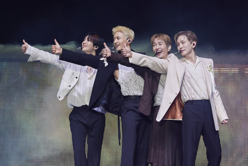 SHINee WORLD Ⅶ [E.S.S.A.Y]＜字幕版＞02.jpg