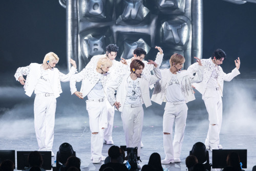 20250826【NEXZ】「NEXZ LIVE TOUR 2025 “One Bite”」大阪公演ライブ写真③.jpg