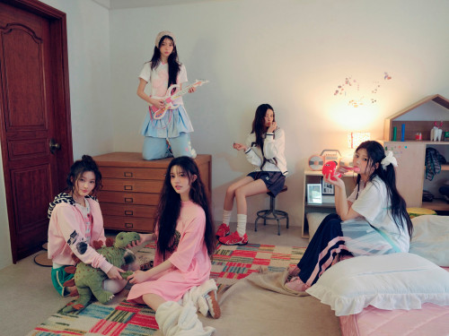 아일릿 Toki Yo Tomare (2)_홈플레잉_단체.jpg