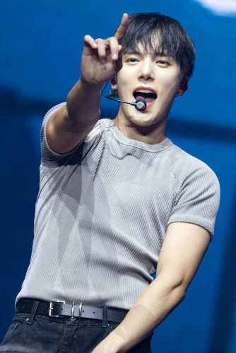 20251025MONSTA Xsub10.jpg