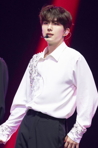 20251025MONSTA Xsub11.jpg