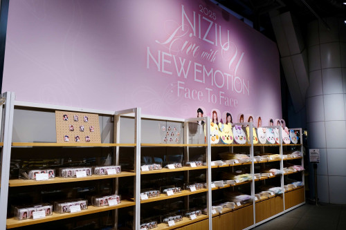 NiziU SHIBUYA TSUTAYA 3.jpg
