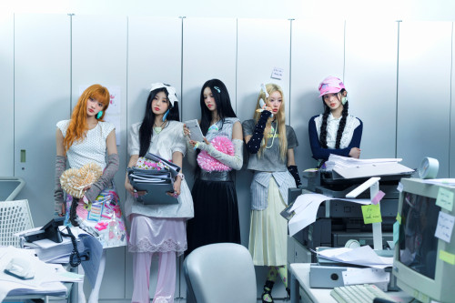 아일릿 싱글 1집 NOT CUTE 콘셉트 포토 (1) 단체.jpg