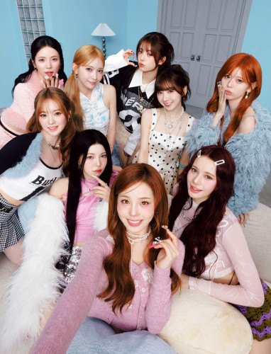 NiziU_3rd AL_New Emotion_Main Asya_Group_resize.jpg