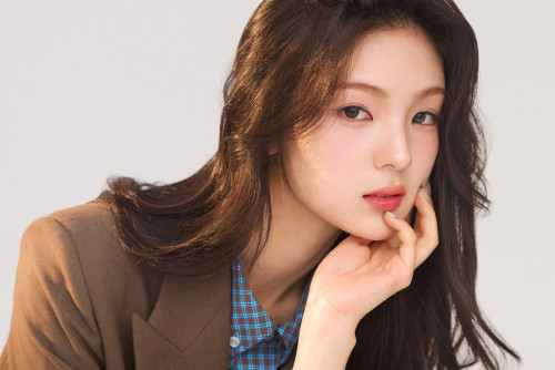 Gyubin_Artist Photo.jpg