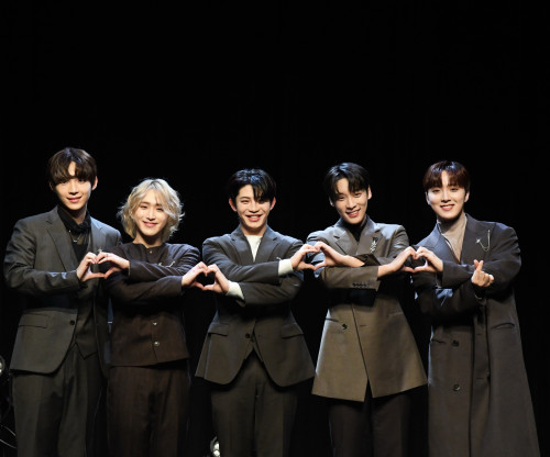 お披露目ライブを開催した「EPTS（EPIC TRAVELS）」（左からサンホ、G.I、ジンフ、サンイル、アイン）.JPG