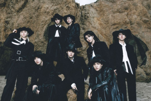 SKZ_DOIT_Group Image(web).jpg