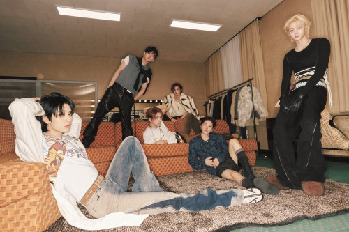 BND_5EP_Concept Photo_Pause_단체_3.jpg