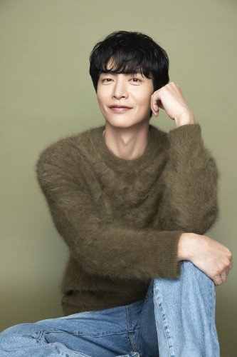 イ・ミンギ アー写©SANGYOUNG ENTERTAINMENT.jpg