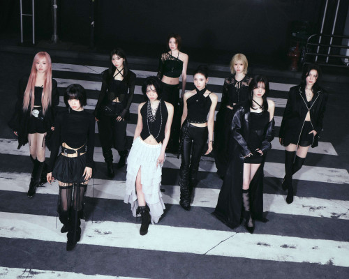 NiziU_2nd EP_GGBNFY_Main Asya_black_Group_rectangle_resize(web).jpg