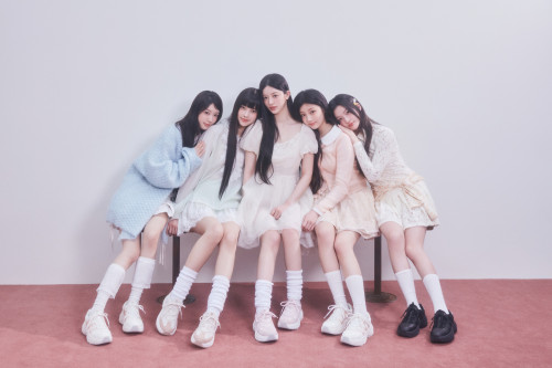 아일릿 (1)_사진 출처 휠라.jpg