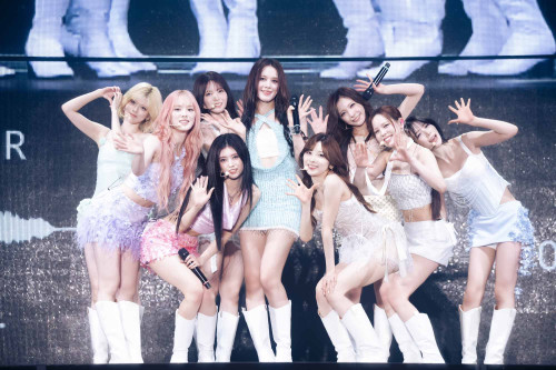 NiziU NE FKUOKA_1_撮影:田中聖太郎、河村美貴(田中聖太郎写真事務所)0330.jpg