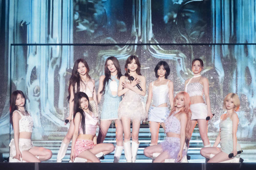 NiziU NE FKUOKA_2_撮影:田中聖太郎、河村美貴(田中聖太郎写真事務所)0330.jpg