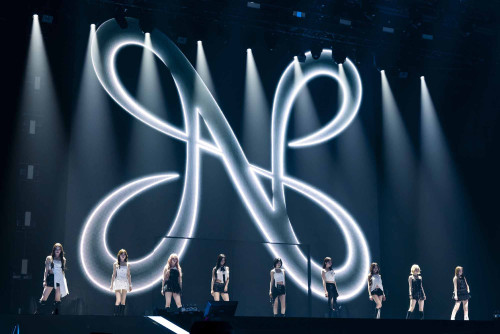 NiziU NE FKUOKA_3_撮影:田中聖太郎、河村美貴(田中聖太郎写真事務所)0330.jpg