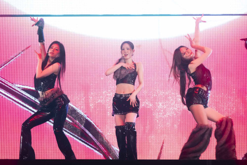 NiziU NE FKUOKA_14_撮影:田中聖太郎、河村美貴(田中聖太郎写真事務所)0330.jpg