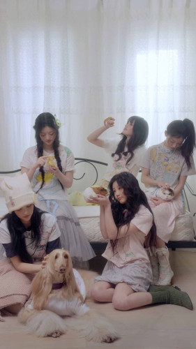 아일릿 (6) 미니 4집 PAW PAW 버전 콘셉트 필름_단체0404.jpg