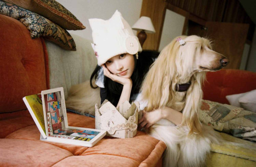 아일릿 (1) 미니 4집 PAW PAW 버전 콘셉트 포토_윤아0404.jpg