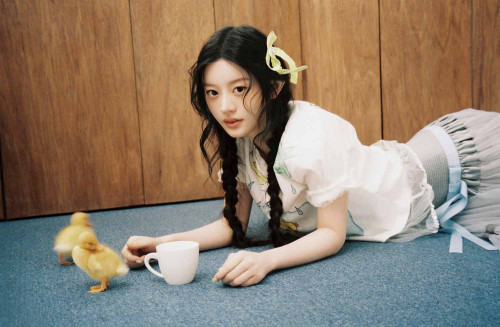 아일릿 (2) 미니 4집 PAW PAW 버전 콘셉트 포토_민주0404.jpg