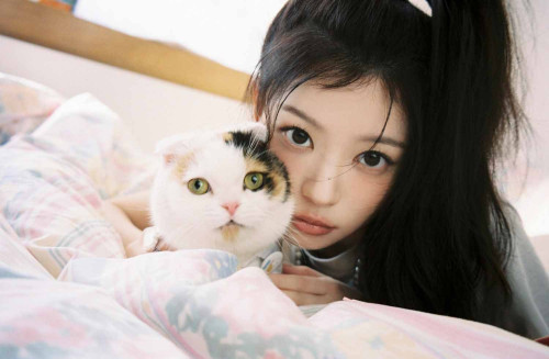 아일릿 (3) 미니 4집 PAW PAW 버전 콘셉트 포토_모카0404.jpg