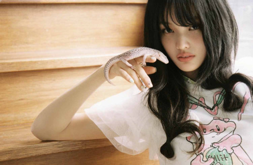 아일릿 (5) 미니 4집 PAW PAW 버전 콘셉트 포토_이로하0404.jpg