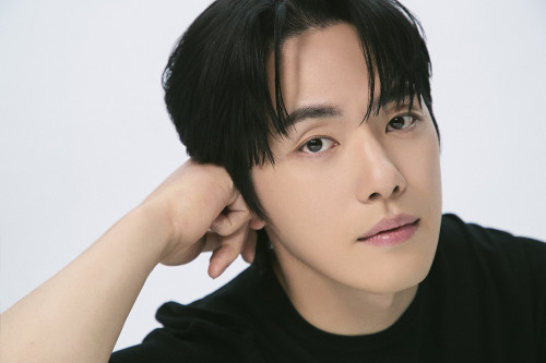 キム・ジョンヒョン アー写②&copy;MANAGEMENT SEESUN.jpg