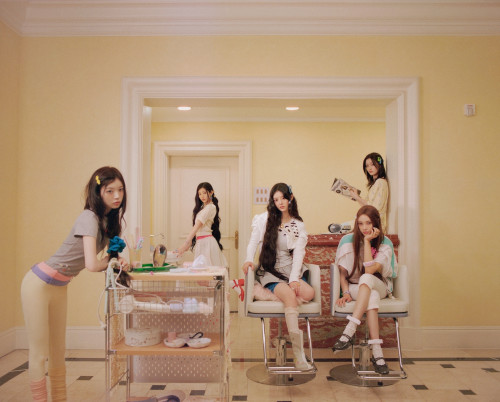 아일릿 미니 4집 GRWM 콘셉트 포토 (1) 단체.jpg